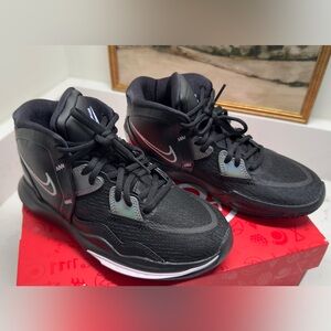 Nike GS Kyrie Infinity - 4Y - NIB